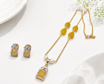 Yellow stone & pearl pendant necklace and earrings jewellery set gold-toned chain, crystal accents, beaded necklaces. 2