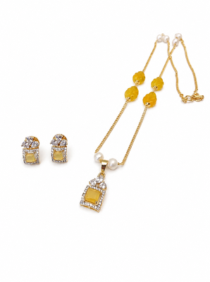 Yellow stone & pearl pendant necklace and earrings jewellery set gold-toned chain, crystal accents, beaded necklaces. 3