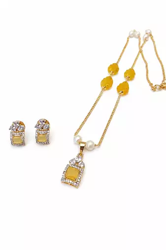 Yellow stone & pearl pendant necklace and earrings jewellery set gold-toned chain, crystal accents, beaded necklaces.