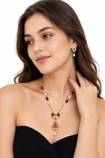 Pearl and ruby beaded necklace and earrings jewellery set gold-tone chain, drop earrings included, ruby & pearl pendant.