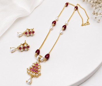 Pearl and ruby beaded necklace and earrings jewellery set gold-tone chain, drop earrings included, ruby & pearl pendant. 2