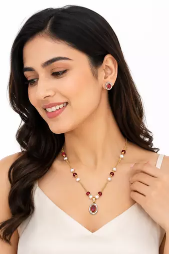 Red crystal & pearl pendant necklace and earrings jewellery set oval cz pendant, pearl beaded gold-tone finish.