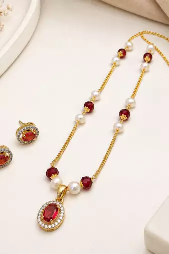 Red crystal & pearl pendant necklace and earrings jewellery set oval cz pendant, pearl beaded gold-tone finish.