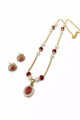 Red crystal & pearl pendant necklace and earrings jewellery set oval cz pendant, pearl beaded gold-tone finish.