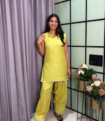 Lightt Parrot Green Color Lace Touchup Cotton Kurti Pant Set