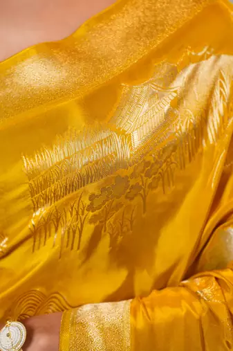 meher mustard viscose crepe saree with contrast blouse. 100% authentic handloom