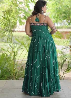 faux georgette laheriya print gown with kutchi patch work  12 meter flair sleeveless navratri garba gown  2