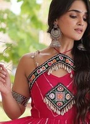 faux georgette laheriya print gown with kutchi patch work  12 meter flair sleeveless navratri garba gown  5