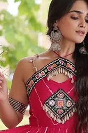 faux georgette laheriya print gown with kutchi patch work  12 meter flair sleeveless navratri garba gown 