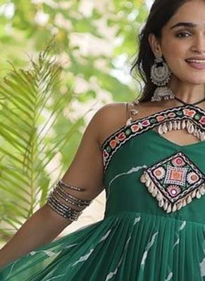 faux georgette laheriya print gown with kutchi patch work  12 meter flair sleeveless navratri garba gown  5