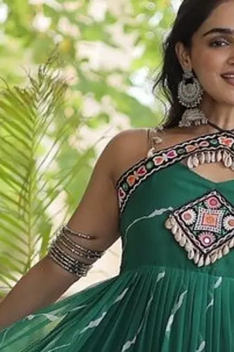 faux georgette laheriya print gown with kutchi patch work  12 meter flair sleeveless navratri garba gown 