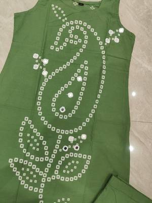 Green pure cotton mirror work bandhani printed kurta set 4