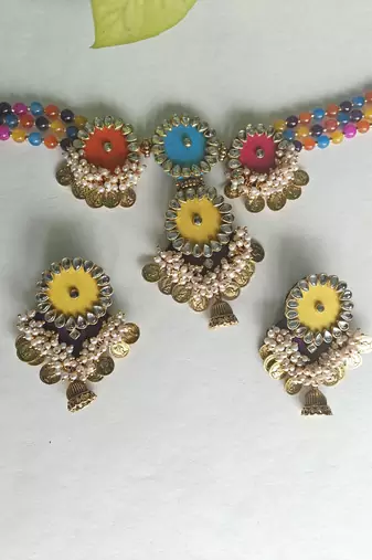  handcrafted multicolour fabric kundan & pearl coin choker set