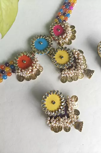  handcrafted multicolour fabric kundan & pearl coin choker set