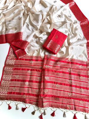 Off White Color Jacquard Weaving Silk Blend Saree 3