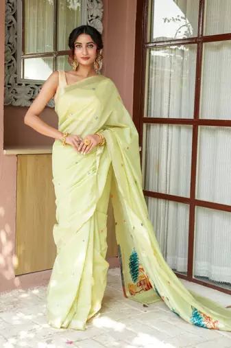 chitra handloom cotton blend saree with zari motifs & pallu 