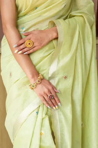 chitra handloom cotton blend saree with zari motifs & pallu 