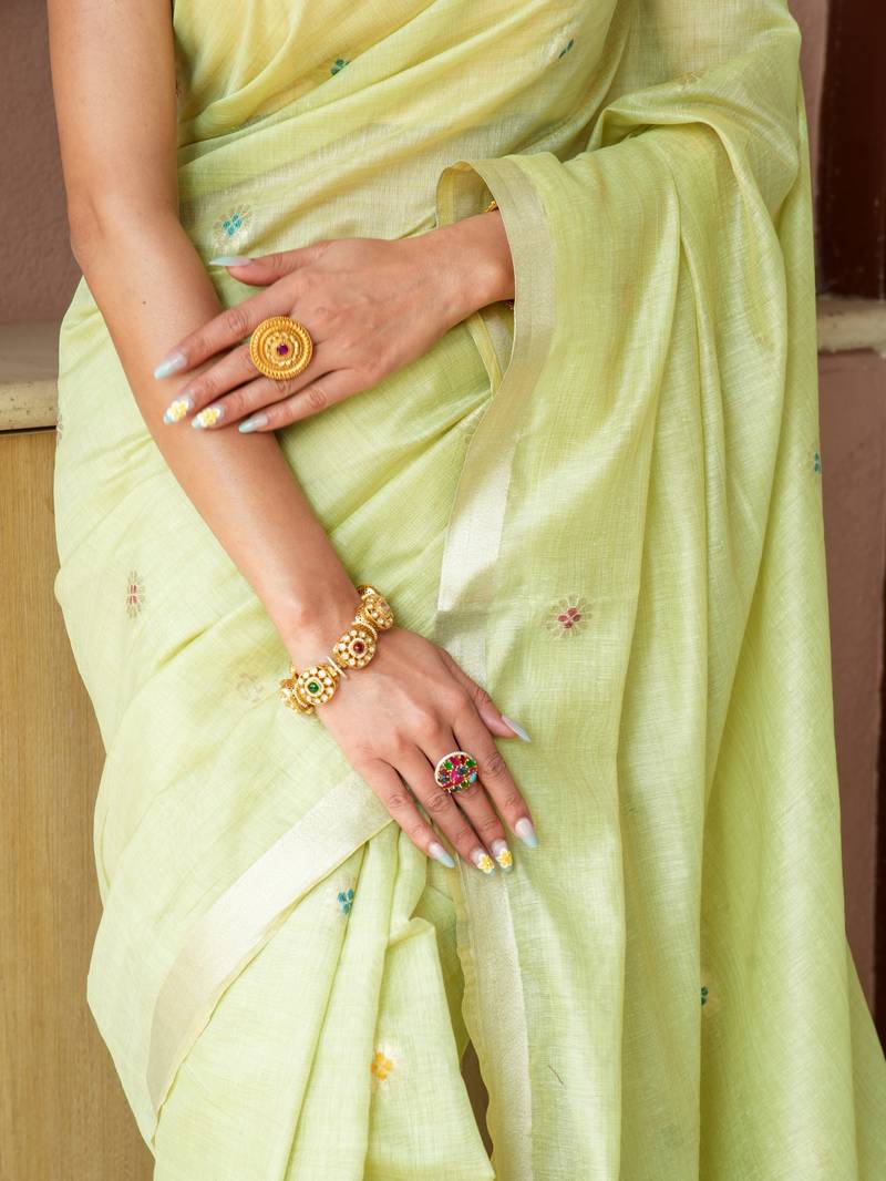 chitra handloom cotton blend saree with zari motifs & pallu 
