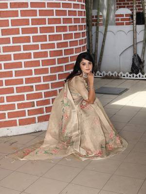 beige multicolor shimmer handloom cotton blend digital print saree 4