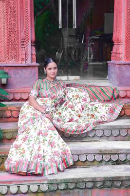 white green cotton blend saree with floral border print 5