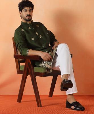 Cotton silk floral embroidered green kurta 4