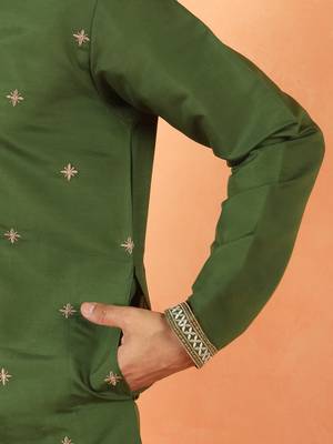 Cotton silk yoke design embroidered green kurta 4
