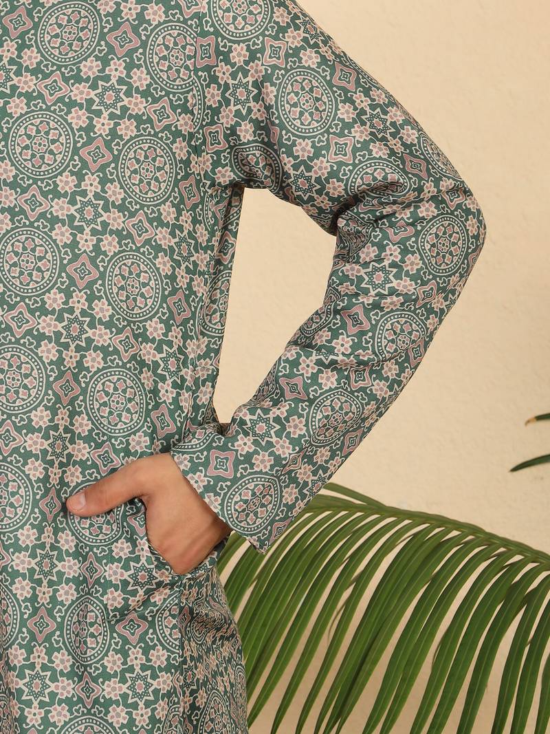 Ethnic motifs jaipuri printed cotton green kurta