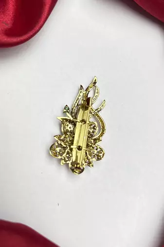 Elegant Gold Tone Floral Saree Brooch Pin, CZ Stone Detailing, Bridal Jewelry