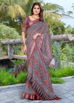 grey cotton blend digital print saree 4