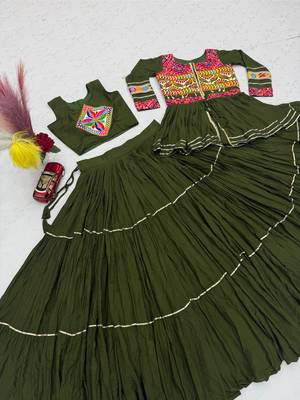 Mehendi Green Cotton Mirror & Gamthi Work Lehenga Choli Set 4