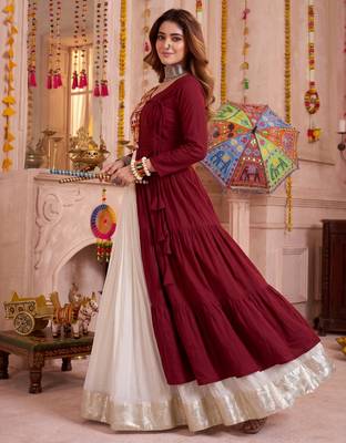 Off White Cotton Mirror & Gamthi Work Lehenga Choli Set 2