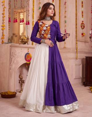 Off White Cotton Mirror & Gamthi Work Lehenga Choli Set 2