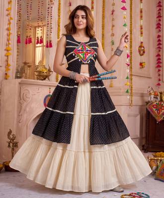 Cream Cotton Gamthi & Lace Work Lehenga Choli Set 2