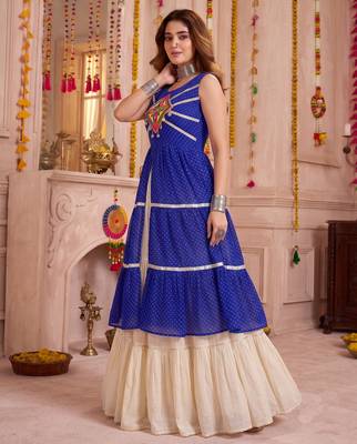Cream Cotton Gamthi Work Lehenga Choli Set 3