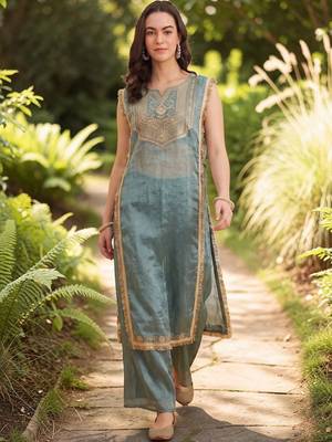 Women Ethnic Motifs Embroidered Regular Kurta with Palazzos 3