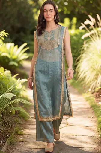 Women Ethnic Motifs Embroidered Regular Kurta with Palazzos