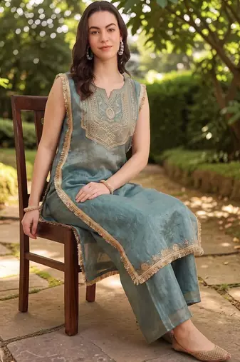 Women Ethnic Motifs Embroidered Regular Kurta with Palazzos
