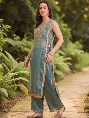 Women Ethnic Motifs Embroidered Regular Kurta with Palazzos 6