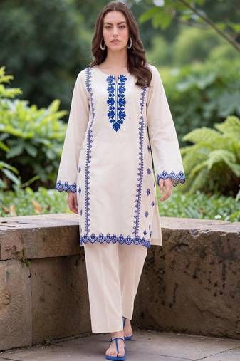 Women Ethnic Motifs Regular Thread Work Chanderi Silk Kurta with Trousers
