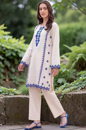 Women Ethnic Motifs Regular Thread Work Chanderi Silk Kurta with Trousers