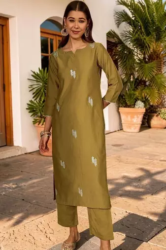 Women Ethnic Motifs Embroidered Regular Thread Work Kurta with Trousers & With Dupatta