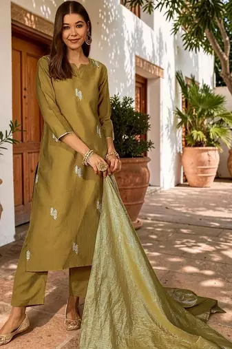 Women Ethnic Motifs Embroidered Regular Thread Work Kurta with Trousers & With Dupatta
