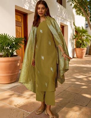 Women Ethnic Motifs Embroidered Regular Thread Work Kurta with Trousers & With Dupatta 7