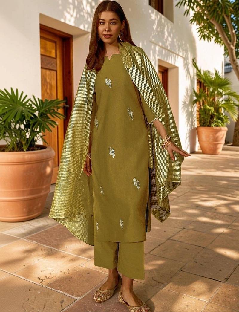 Women Ethnic Motifs Embroidered Regular Thread Work Kurta with Trousers & With Dupatta