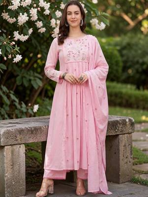 Floral Embroidered Empire Thread Work Chanderi Silk Kurta Trousers & With Dupatta 1