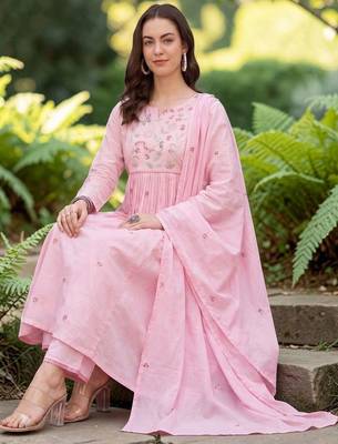 Floral Embroidered Empire Thread Work Chanderi Silk Kurta Trousers & With Dupatta 2