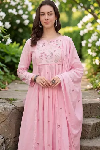 Floral Embroidered Empire Thread Work Chanderi Silk Kurta Trousers & With Dupatta