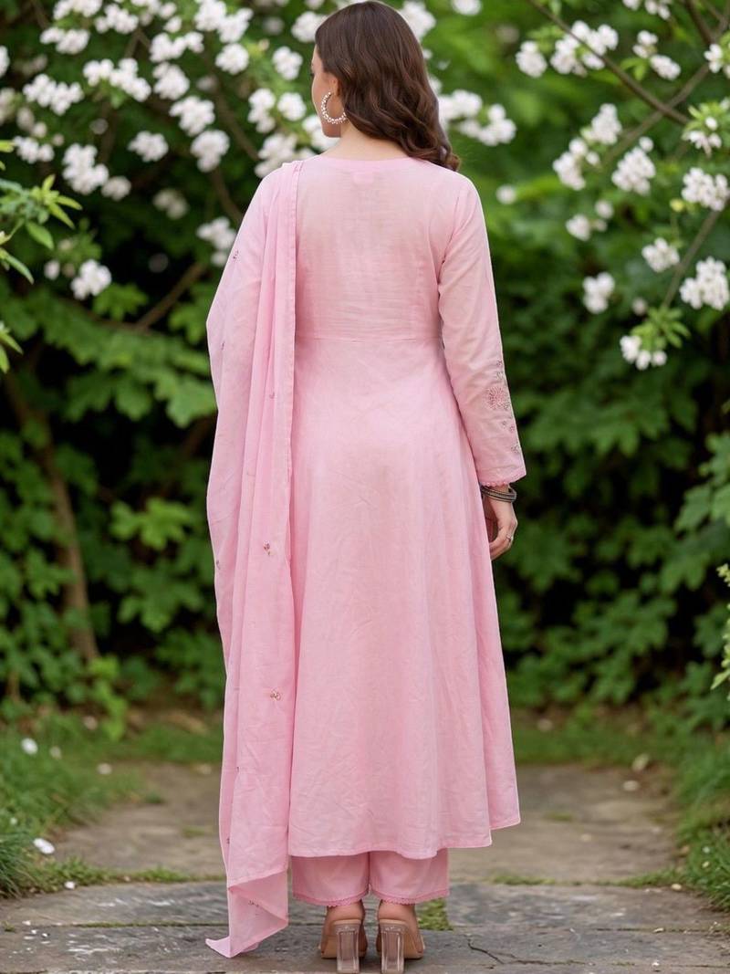 Floral Embroidered Empire Thread Work Chanderi Silk Kurta Trousers & With Dupatta