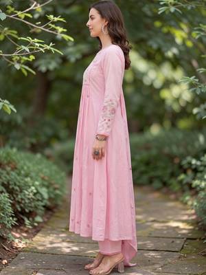 Floral Embroidered Empire Thread Work Chanderi Silk Kurta Trousers & With Dupatta 5