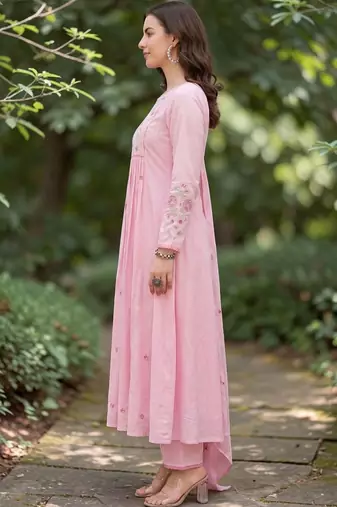 Floral Embroidered Empire Thread Work Chanderi Silk Kurta Trousers & With Dupatta